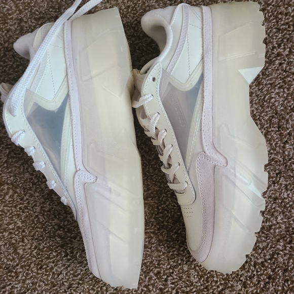 Shoes - Picture 3 of 5